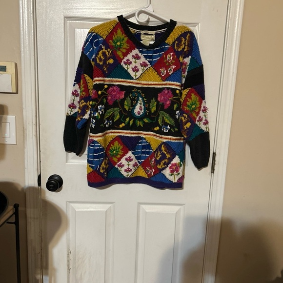 Sweaters - Vintage hunters, run hand knitted sweater size medium floral